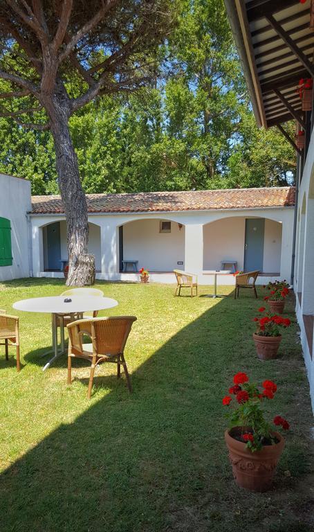 Hotel Les Gollandieres Le Bois-Plage-en-Re Exterior photo