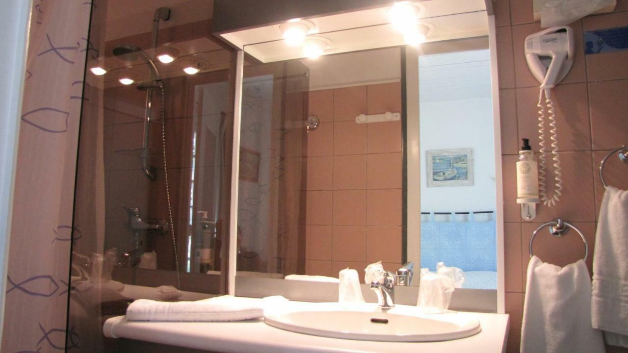 Hotel Les Gollandieres Le Bois-Plage-en-Re Room photo